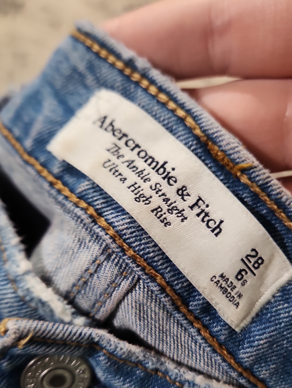 Abercrombie & Fitch Light Ankle Blue Straight Leg Jeans - Picture 2 of 3
